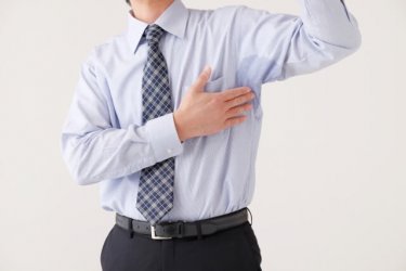 気になる！脇汗を抑えて周りの目を気にせず仕事する5つの対策法